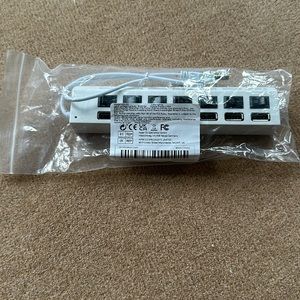 NWT white 7 ports